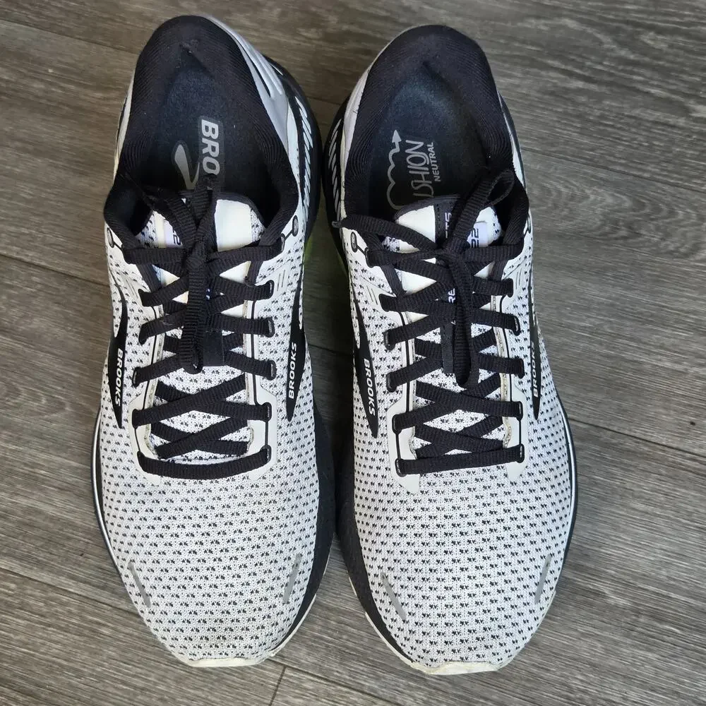 Brooks Shoes Womens 11 B White Black 1203531b135 Adrenaline 22 GTS